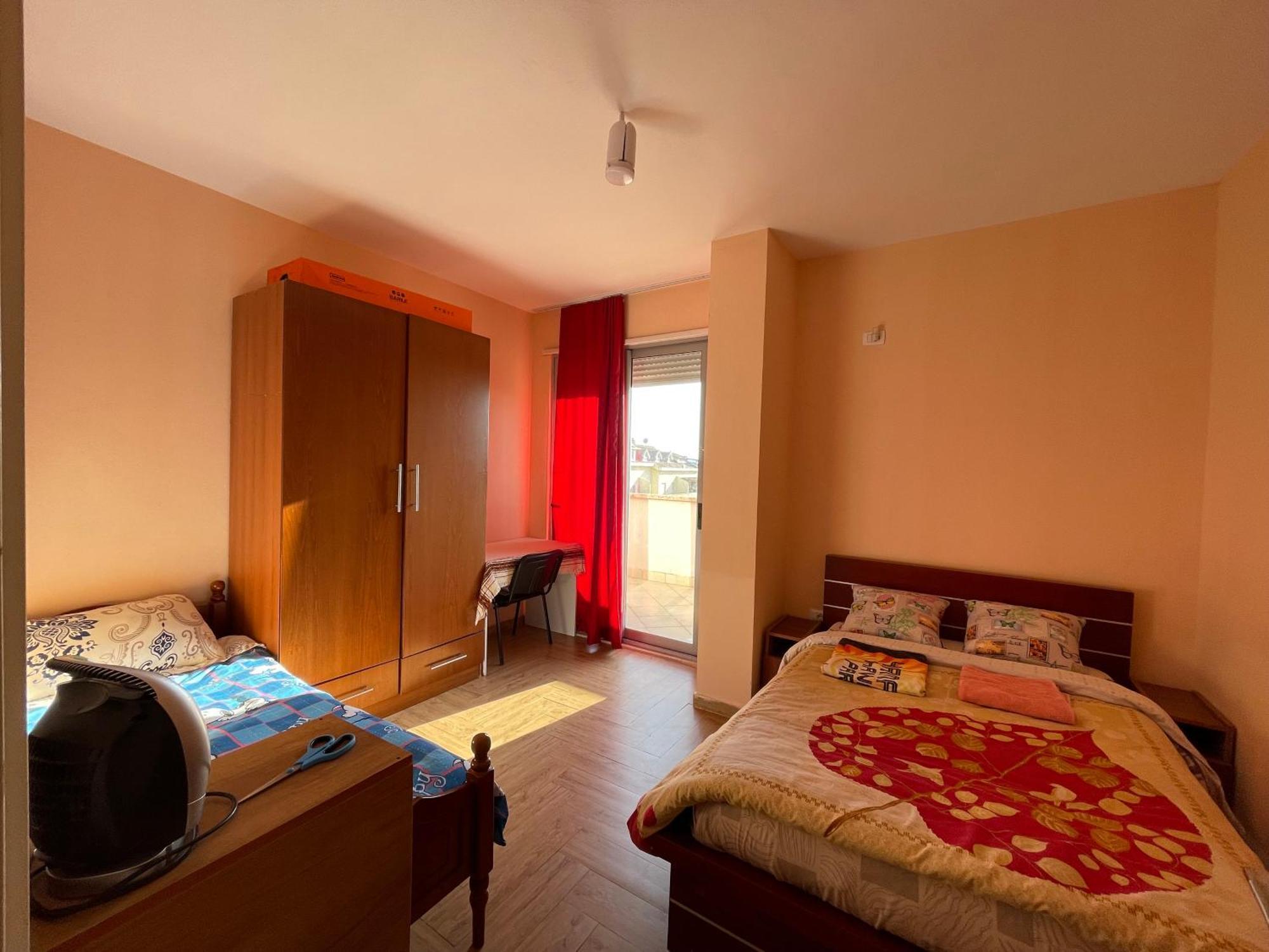 B&B - Private Rooms Tiranë Bilik gambar
